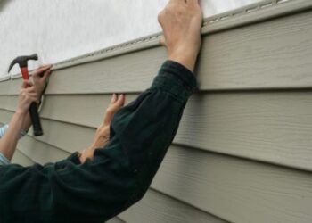 How to Install Vinyl Siding in 21 Steps - Siding Authority